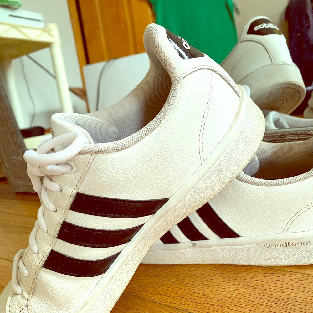 Adidias white striped shoes